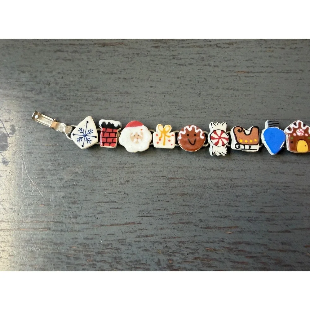 Vintage Christmas Holiday Charm Bracelet Ceramic Santa Snowman Gingerbread 7.75